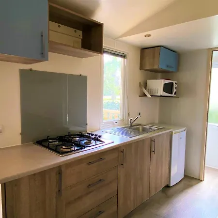 مكان تخييم Le Ceou 3*