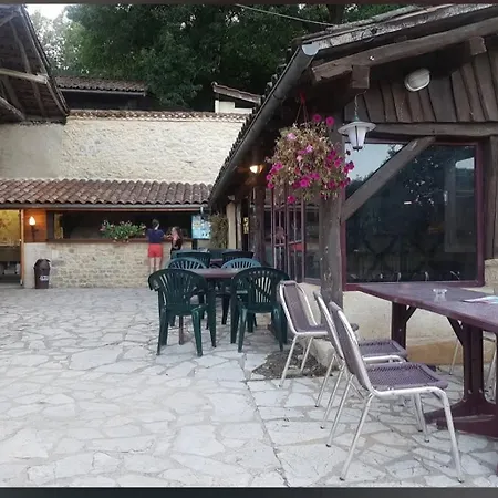 Le Ceou אתר קמפינג 3*