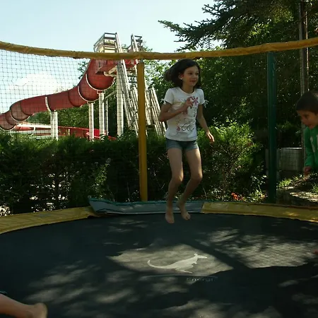 אתר קמפינג Le Ceou